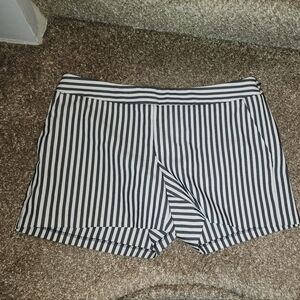 Express Black and White 4.5 Shorts with Stripes 8